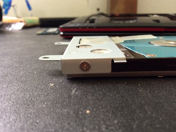 acer aspire one 725 Teardown, Still removing the hard-drive: crwdns2935265:06crwdnd2935265:03crwdnd2935265:03crwdne2935265:0