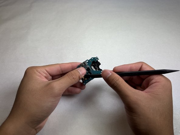 Samsung Galaxy Buds Plus Case Battery Replacement: crwdns2935265:07crwdnd2935265:03crwdnd2935265:03crwdne2935265:0