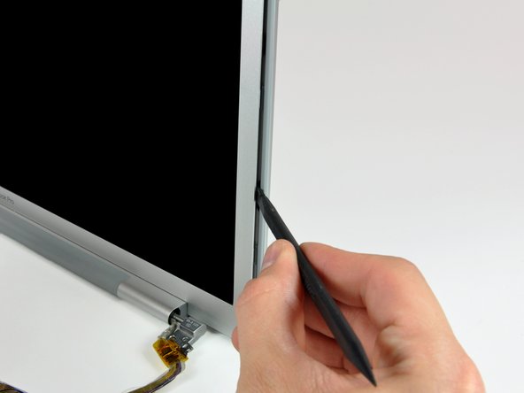 MacBook Pro 17" Models A1151 A1212 A1229 and A1261 Antenna Cover Replacement: crwdns2935265:018crwdnd2935265:02crwdnd2935265:03crwdne2935265:0