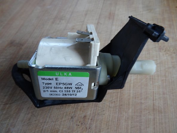 DeLonghi ECAM Serie Pumpe tauschen: crwdns2935265:08crwdnd2935265:02crwdnd2935265:03crwdne2935265:0