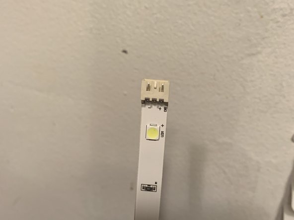 Samsung RS25J500DSR LED Light Replacement: passo 3, immagine 3 di 3