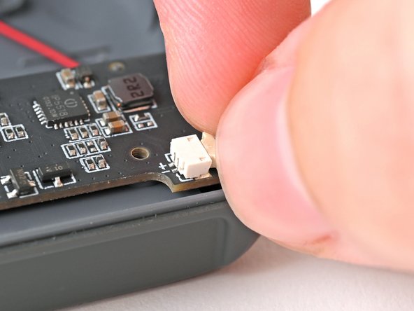 Fairphone Fairbuds Mainboard Replacement, Disconnect the mainboard: crwdns2935265:08crwdnd2935265:02crwdnd2935265:03crwdne2935265:0