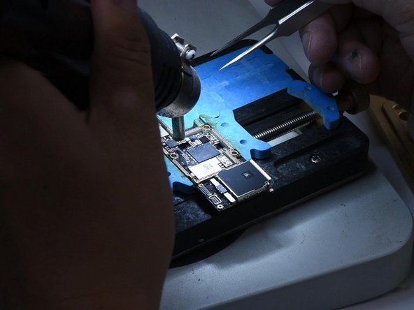 iPhone X Wireless Charging IC Replacement