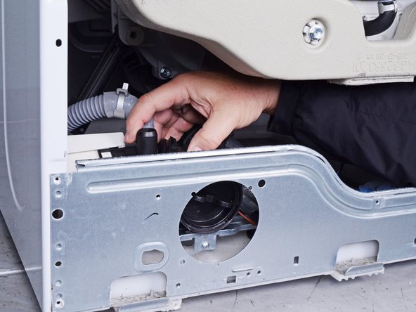 LG Front Load Washing Machine Drain Pump Motor Replacement, Remove the pump assembly: crwdns2935265:036crwdnd2935265:02crwdnd2935265:03crwdne2935265:0