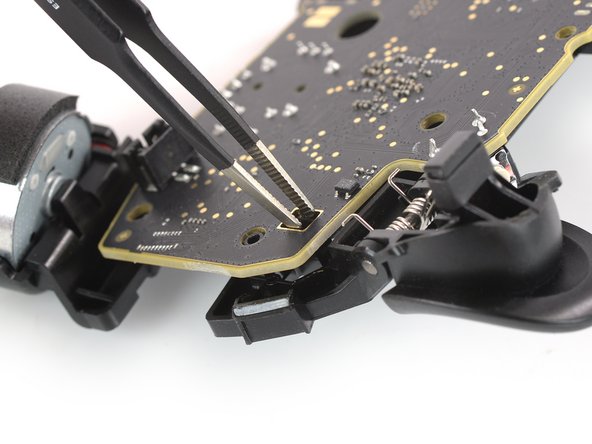 Google Stadia Controller Motherboard Replacement, Free the motherboard clamps: crwdns2935265:028crwdnd2935265:03crwdnd2935265:03crwdne2935265:0