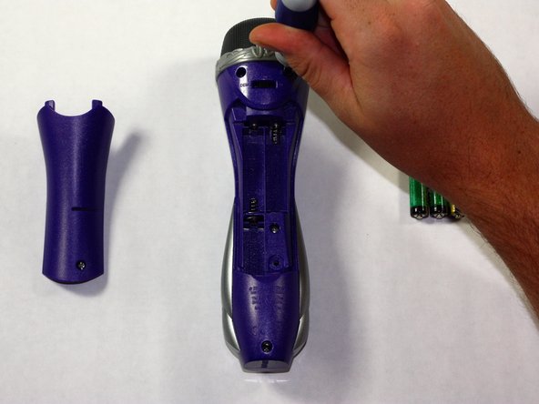 Justin Bieber Concert Microphone On/Off Switch Replacement, Removing back half of device: crwdns2935265:03crwdnd2935265:02crwdnd2935265:02crwdne2935265:0
