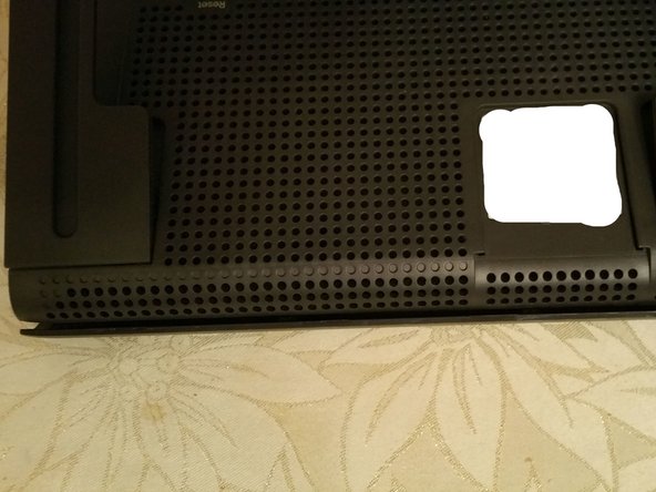 Serial Port and JTAG ports on a TalkTalk WiFi Hub, Releasing the Top Clips: step 2, image 3 of 3