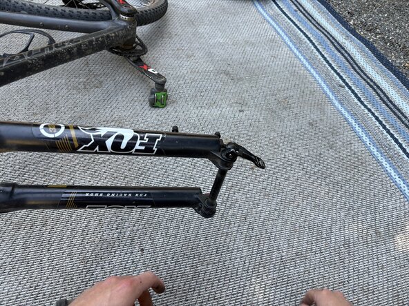 Fox32 Mountain Bike Front Air Suspension Fork Seal and Oil Replacement: étape 11, image 3 de 3