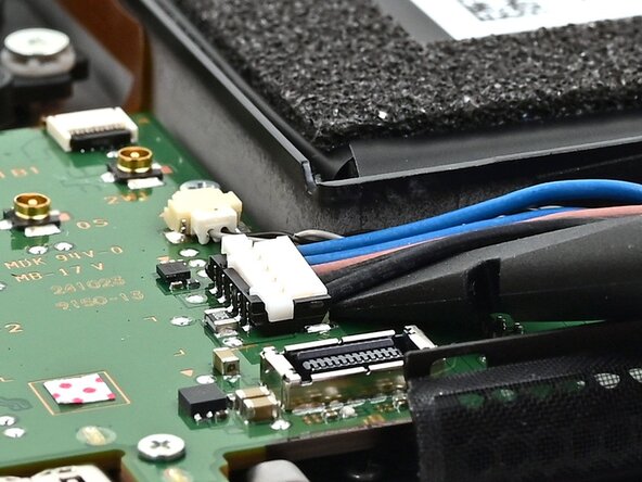 Nintendo Switch 2 Microphone Replacement, Disconnect the battery: crwdns2935265:033crwdnd2935265:01crwdnd2935265:02crwdne2935265:0