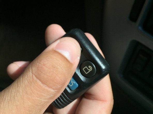 How to Replace Battery and Program Keyless Entry Remote for a Mercury Mountaineer  1997-2007: шаг 10, изображение 2 из 2