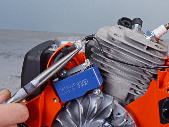 Echo Chain Saw CS590 2019 Ignition Assembly Replacement, Disconnect the ignition coil: crwdns2935265:019crwdnd2935265:02crwdnd2935265:02crwdne2935265:0