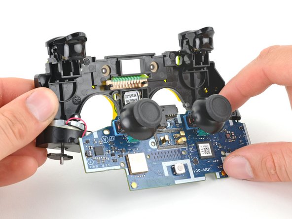 DualShock 4 (CUH-ZCT1U) R2 and L2 Buttons Replacement, Remove the motherboard: crwdns2935265:021crwdnd2935265:02crwdnd2935265:02crwdne2935265:0