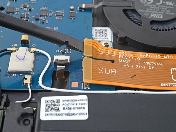 Samsung Galaxy Book Pro 360 15" Daughterboard Replacement, Disconnect the interconnect cable: crwdns2935265:011crwdnd2935265:03crwdnd2935265:03crwdne2935265:0