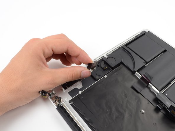 MacBook Pro 15" Retina Display Mid 2012 Upper Case Assembly Replacement: crwdns2935265:039crwdnd2935265:02crwdnd2935265:02crwdne2935265:0