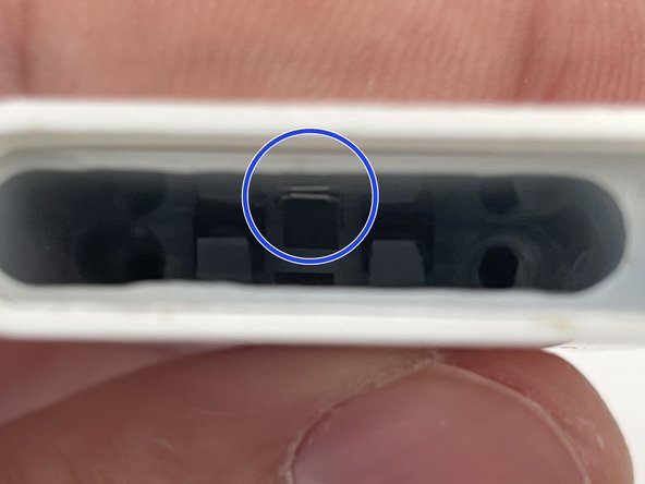 Apple remote (A1156 EMC 2086) Teardown, Reassembling 1: crwdns2935265:05crwdnd2935265:03crwdnd2935265:03crwdne2935265:0