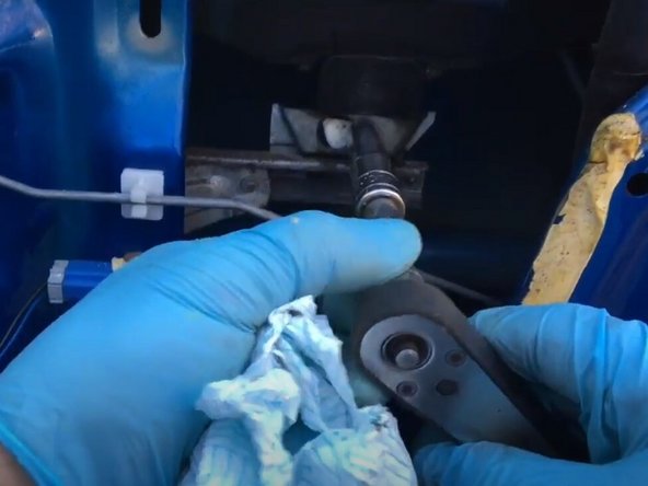 How to Fix a Loose Car Window: crwdns2935265:06crwdnd2935265:02crwdnd2935265:03crwdne2935265:0