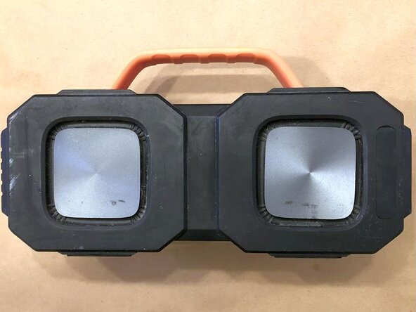 Bugani M83 wireless speaker Battery Replacement, Battery: adım 1, 3 resimden 3.