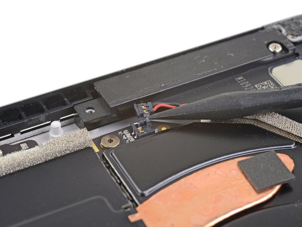 Microsoft Surface Pro 6 Right Speaker Replacement, Disconnect the right speaker: crwdns2935265:026crwdnd2935265:02crwdnd2935265:02crwdne2935265:0