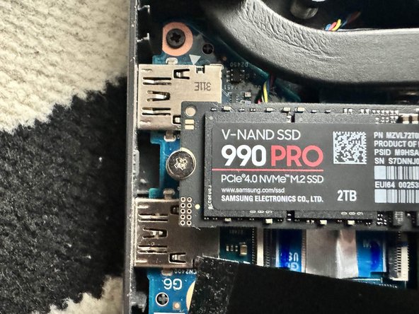 ROG Strix G16 (G614J) M.2 SSD Replacement, Screwing In 2/2: crwdns2935265:08crwdnd2935265:03crwdnd2935265:03crwdne2935265:0