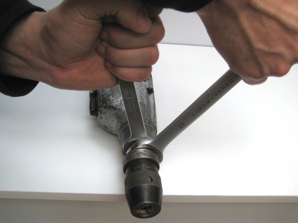 Power Drill Chuck Replacement, Twin Wrench Method: crwdns2935265:04crwdnd2935265:03crwdnd2935265:03crwdne2935265:0