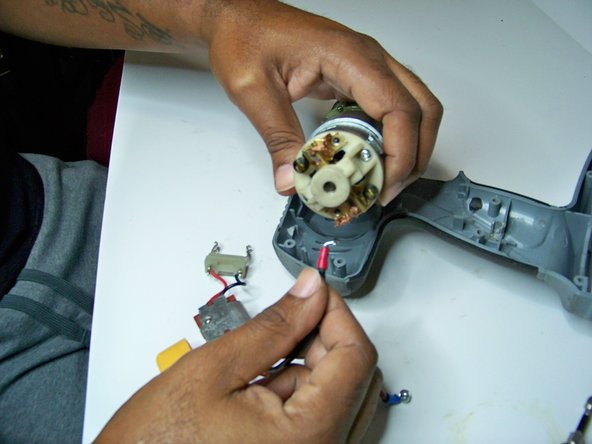 Performance Tool W50042 Trigger Switch Replacement: crwdns2935265:08crwdnd2935265:03crwdnd2935265:03crwdne2935265:0