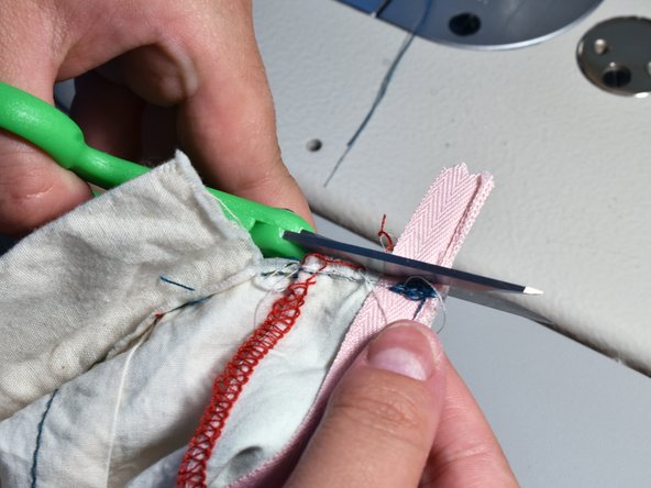 Replacing an Invisible Zipper: crwdns2935265:07crwdnd2935265:03crwdnd2935265:03crwdne2935265:0