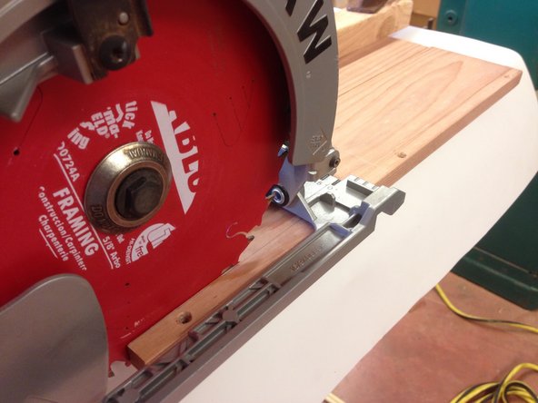 How To Fix Overused Screw Holes In Book Shelves: crwdns2935265:06crwdnd2935265:02crwdnd2935265:02crwdne2935265:0