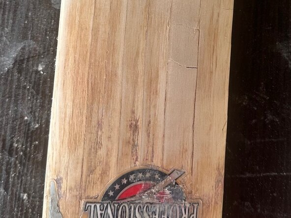 How to Repair Minor Cricket Bat Damage: crwdns2935265:02crwdnd2935265:02crwdnd2935265:03crwdne2935265:0