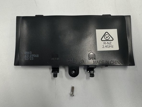 2.4ghz remote control helicopter Teardown, Removing Battery Access: crwdns2935265:03crwdnd2935265:03crwdnd2935265:03crwdne2935265:0