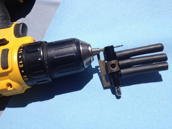 Repairing Mercedes W123 Door Lock Master Vacuum Switch: crwdns2935265:06crwdnd2935265:02crwdnd2935265:02crwdne2935265:0