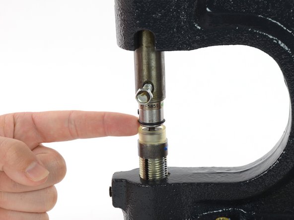 ハンドプレスを使って金属製スナップ留めを付ける方法: 手順 17、 3の画像 2