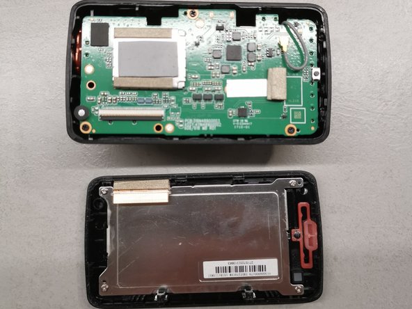 Mio MiVue 698 Disassembly, Remove wires: crwdns2935265:03crwdnd2935265:03crwdnd2935265:03crwdne2935265:0