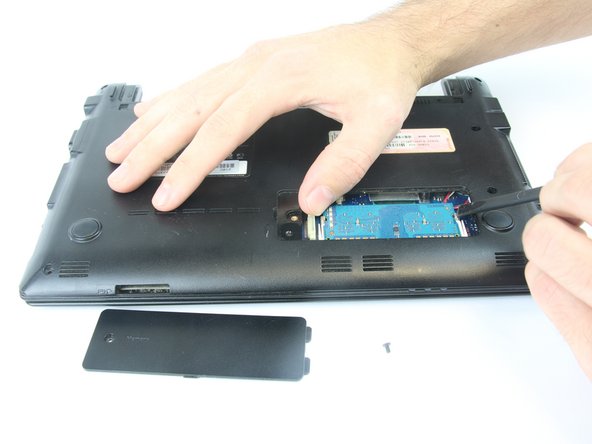 Samsung NP-N102S-B05PH RAM Replacement: crwdns2935265:03crwdnd2935265:02crwdnd2935265:02crwdne2935265:0