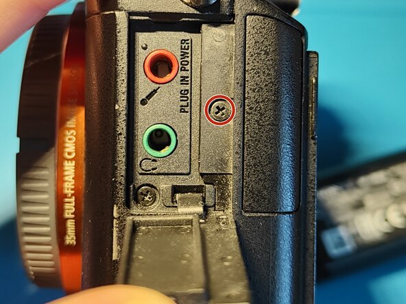 Sony A7 II Top Flex Cable replacement, Removing screws holding the front cover: crwdns2935265:05crwdnd2935265:02crwdnd2935265:03crwdne2935265:0