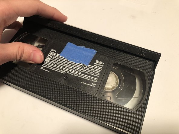 How to Fix a Damaged VHS Tape: crwdns2935265:012crwdnd2935265:02crwdnd2935265:03crwdne2935265:0