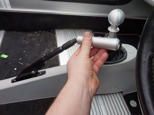 Beta Installation of AliTech Shifter, Handbrake Trim: passo 3, immagine 2 di 2