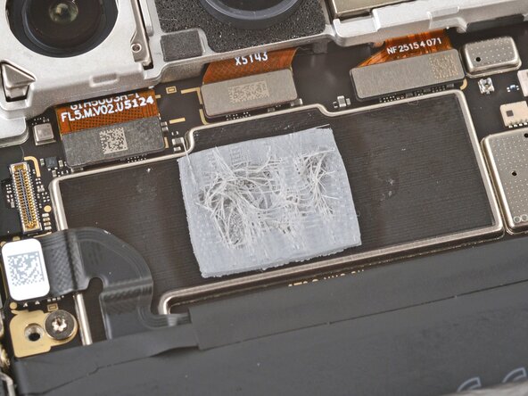 Google Pixel 10 Battery Replacement, Replace the thermal pad: 39 단계, 이미지 3개 중 1개