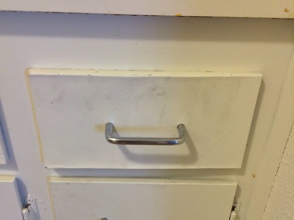How to Fix a Sticking Kitchen Drawer: crwdns2935265:09crwdnd2935265:02crwdnd2935265:02crwdne2935265:0