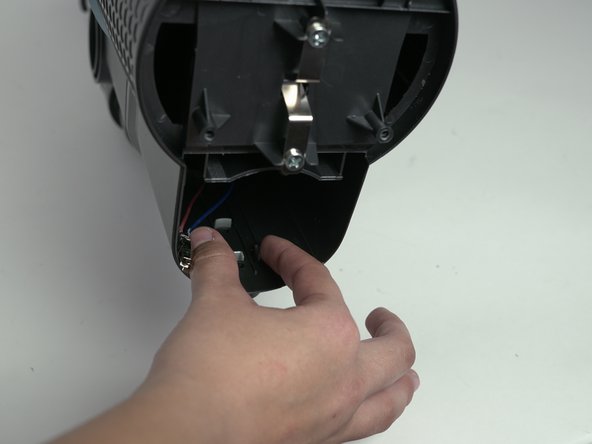 Bissell Powerglide Cordless Release Button Replacement: crwdns2935265:06crwdnd2935265:02crwdnd2935265:03crwdne2935265:0