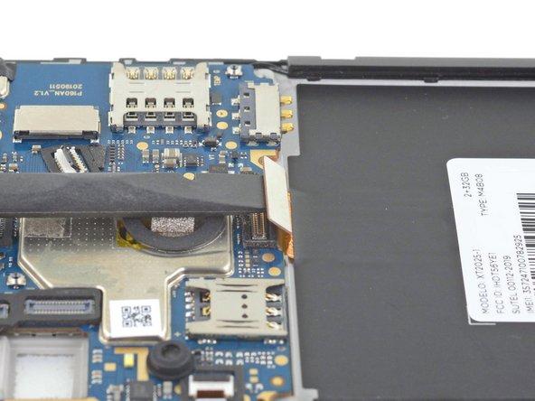 Motorola Moto E6 Plus Motherboard Replacement, Disconnect the motherboard flex cable: crwdns2935265:024crwdnd2935265:02crwdnd2935265:02crwdne2935265:0