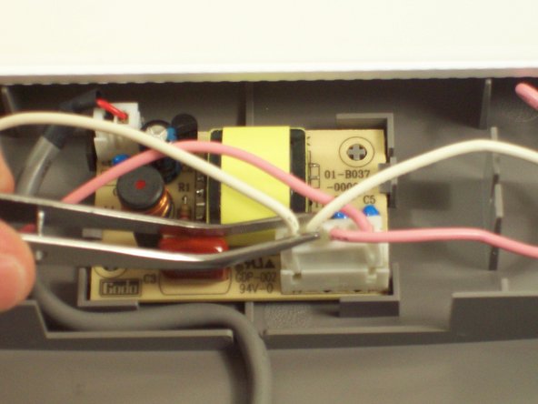 Microtek ScanMaker 5900 New Upper Lid Bulbs Replacement, Remove wires from circuit board: crwdns2935265:04crwdnd2935265:02crwdnd2935265:03crwdne2935265:0