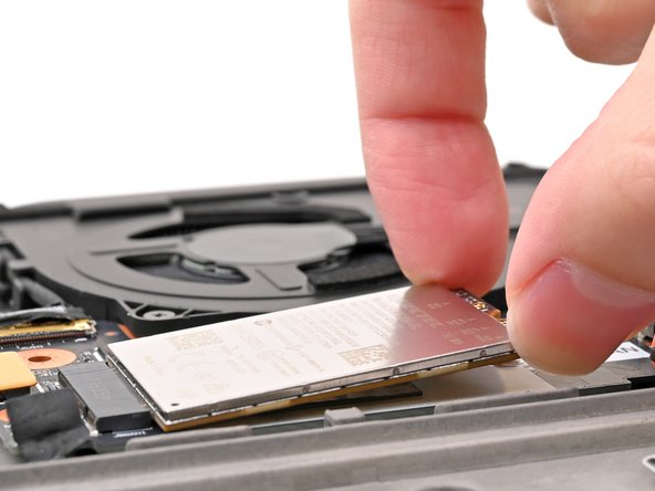 Lenovo ThinkPad T16 Gen 3 WWAN Card Replacement, Disconnect the WWAN card: stap 0, afbeelding 2 van 3