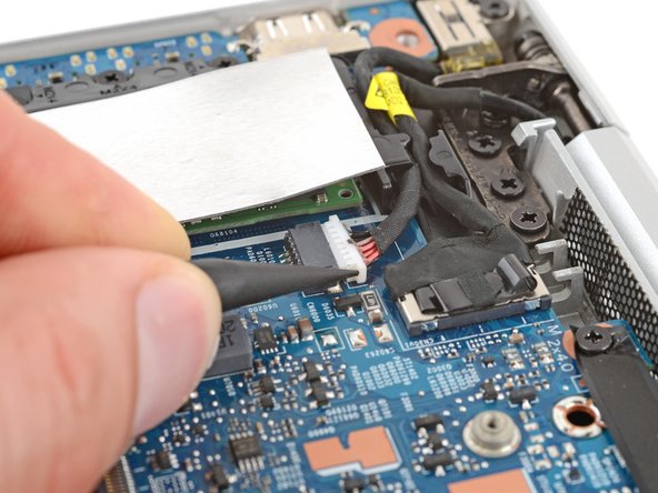 HP EliteBook 840 Aero G8 Power Port Replacement, Disconnect the power connector cable: crwdns2935265:08crwdnd2935265:02crwdnd2935265:03crwdne2935265:0