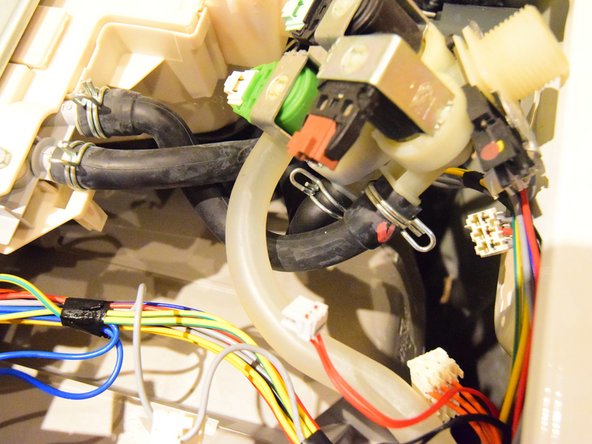 AEG Lavamat L14850 washer dryer Inlet valve Replacement, Disconnect the valve: crwdns2935265:05crwdnd2935265:02crwdnd2935265:03crwdne2935265:0