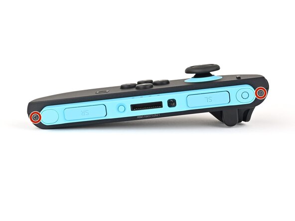 Joy-Con 2 (Left) Battery Replacement, Install the right edge screws: crwdns2935265:025crwdnd2935265:01crwdnd2935265:02crwdne2935265:0