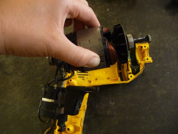 DeWALT DW106 Amp Drill Maintenance: crwdns2935265:03crwdnd2935265:02crwdnd2935265:02crwdne2935265:0