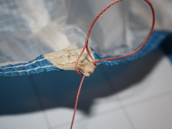 Ozone Rush 4 brake line replacement, Disconnect the line from the suspension loop on the glider: crwdns2935265:010crwdnd2935265:02crwdnd2935265:03crwdne2935265:0