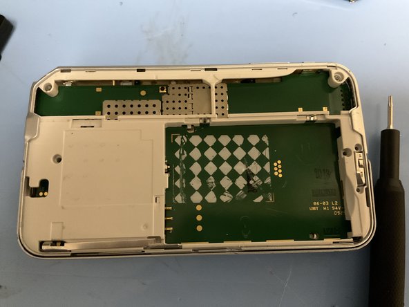nokia N810 Teardown, Pry open the antena bracket: crwdns2935265:04crwdnd2935265:02crwdnd2935265:02crwdne2935265:0