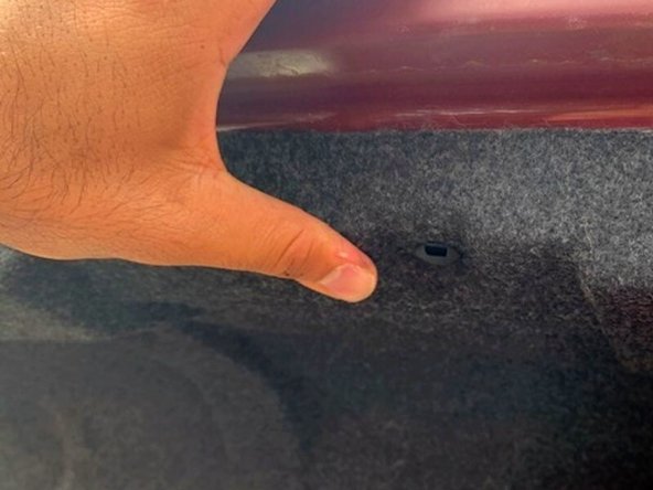 1999 Toyota Camry LE Rear Right Trunk Light Housing Replacement: stap 0, afbeelding 2 van 2