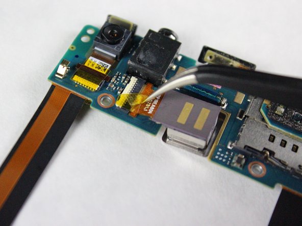 HTC Droid DNA Rear-Facing Camera Replacement, Remove Yellow Tape: crwdns2935265:028crwdnd2935265:02crwdnd2935265:02crwdne2935265:0